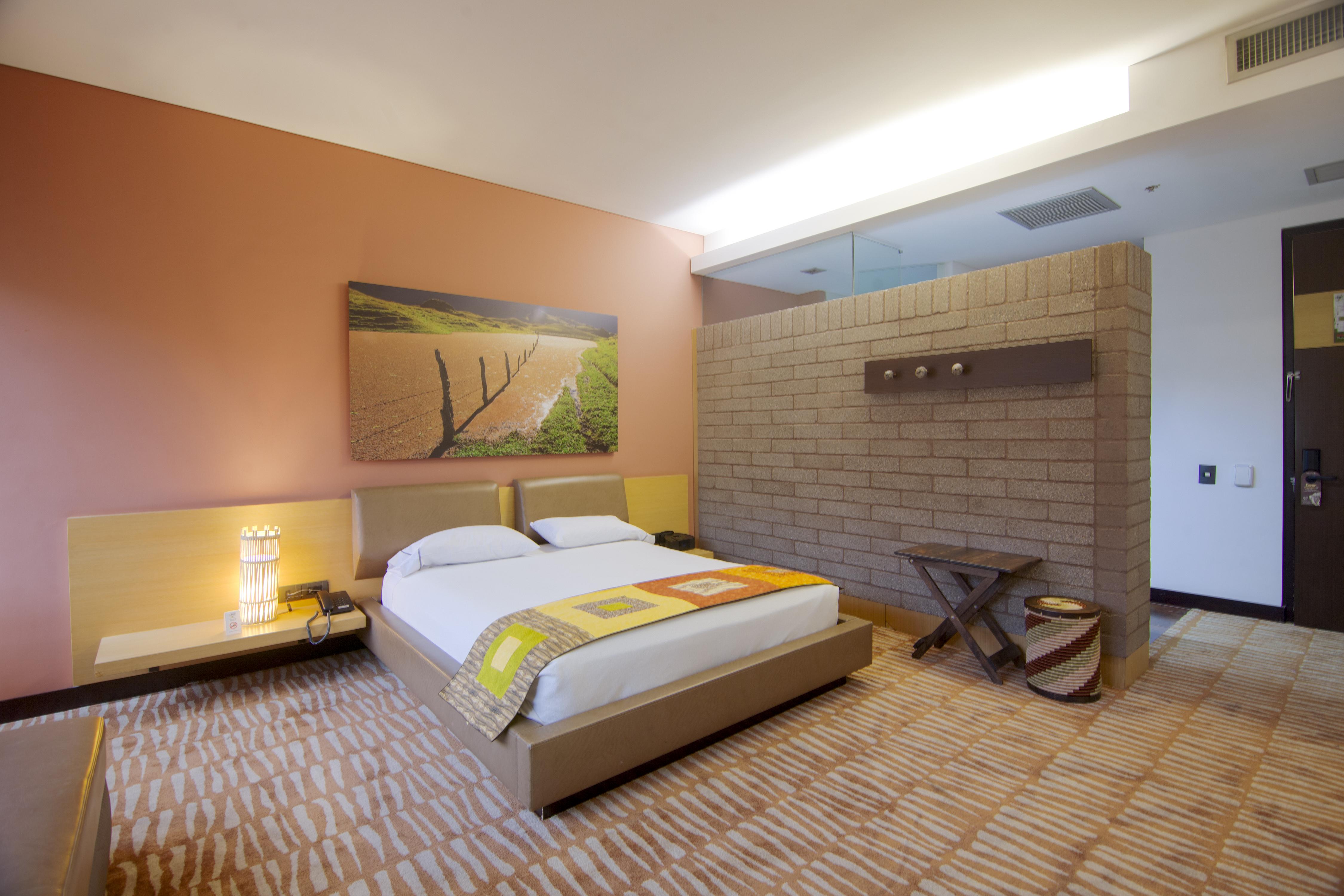 Diez Hotel Categoria Colombia Medellin Exterior photo A bedroom at the hotel