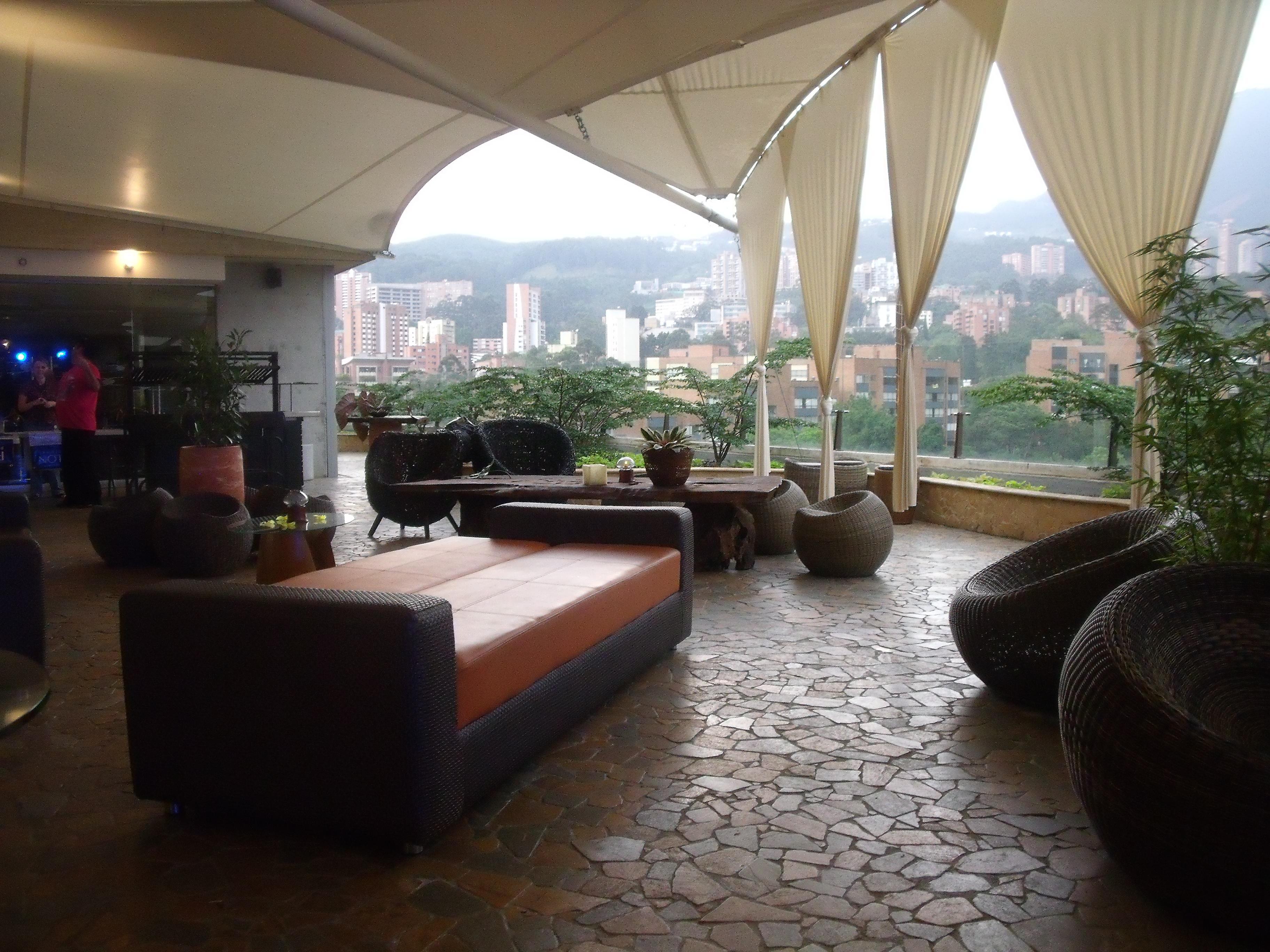 Diez Hotel Categoria Colombia Medellin Exterior photo The Sky Bar
