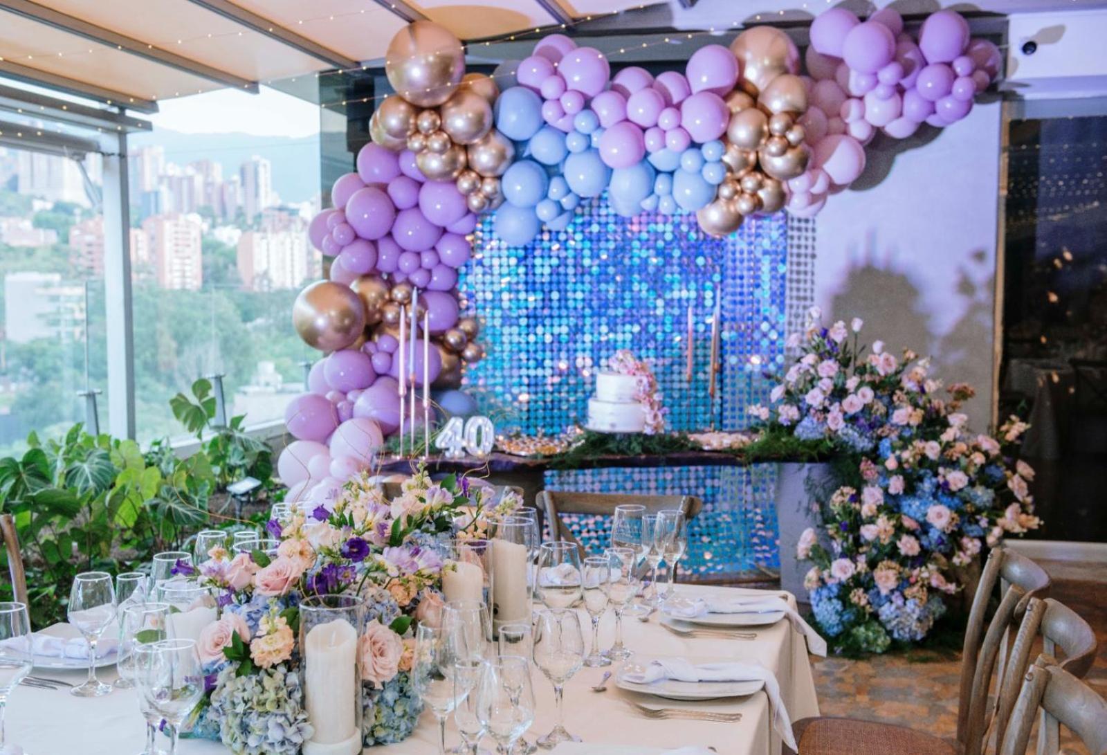 Diez Hotel Categoria Colombia Medellin Exterior photo A balloon arch at a wedding reception