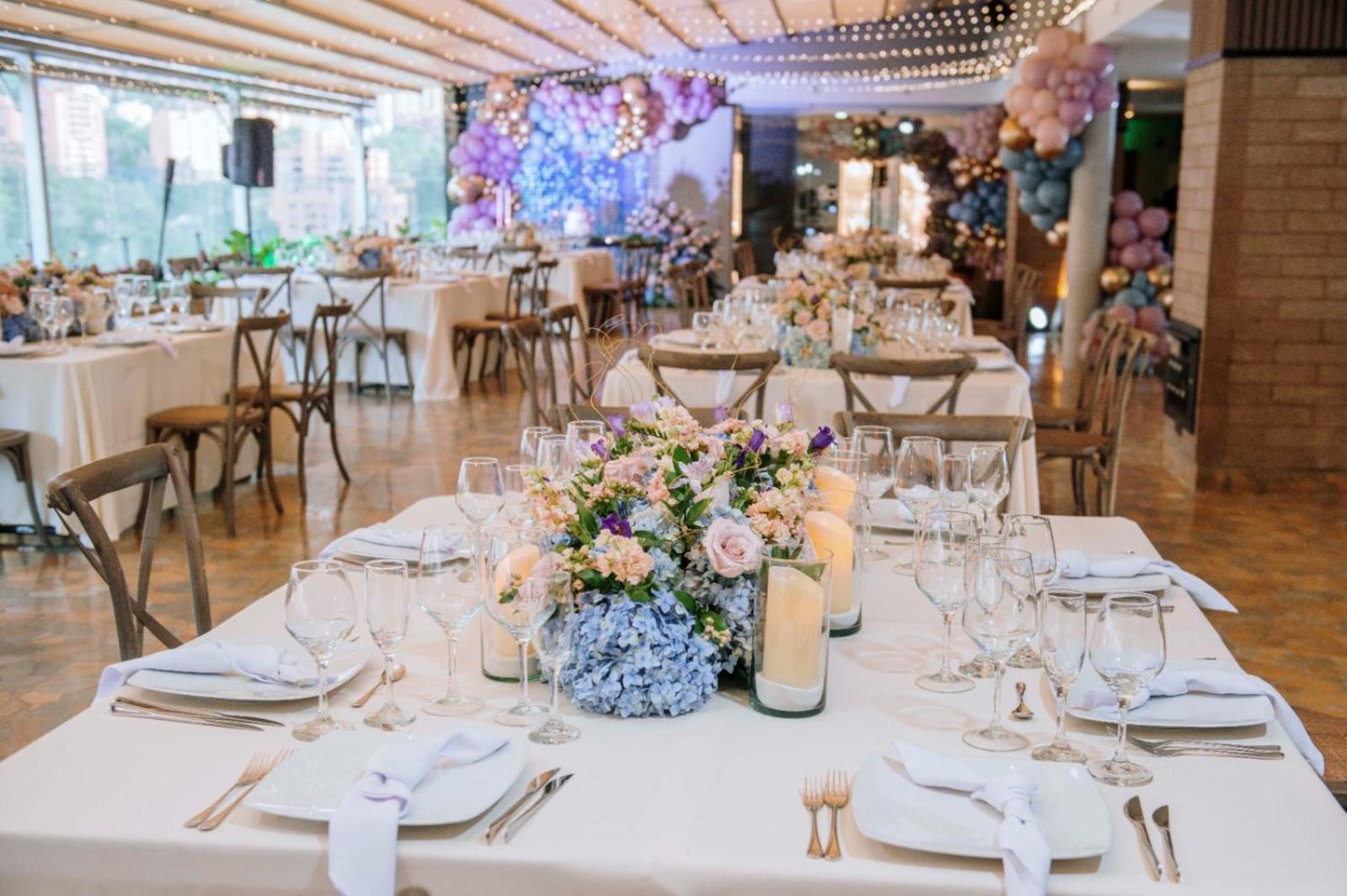 Diez Hotel Categoria Colombia Medellin Exterior photo The ballroom at the hotel