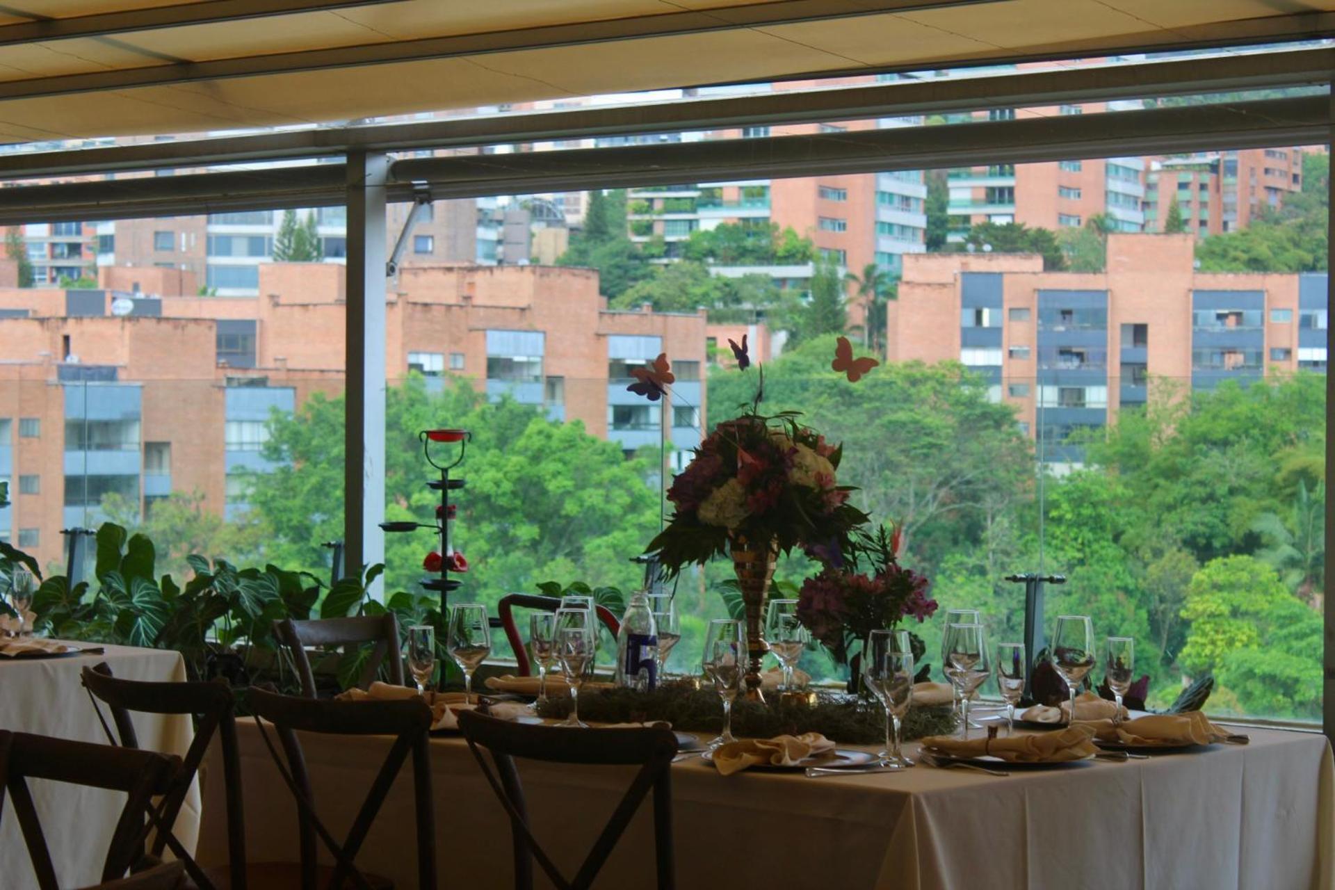 Diez Hotel Categoria Colombia Medellin Exterior photo A view of the restaurant