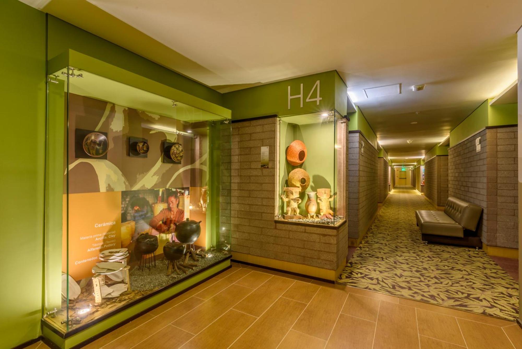 Diez Hotel Categoria Colombia Medellin Exterior photo The interior of the hotel
