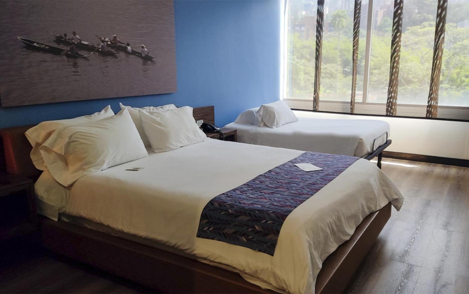 Diez Hotel Categoria Colombia Medellin Exterior photo A room at the hotel