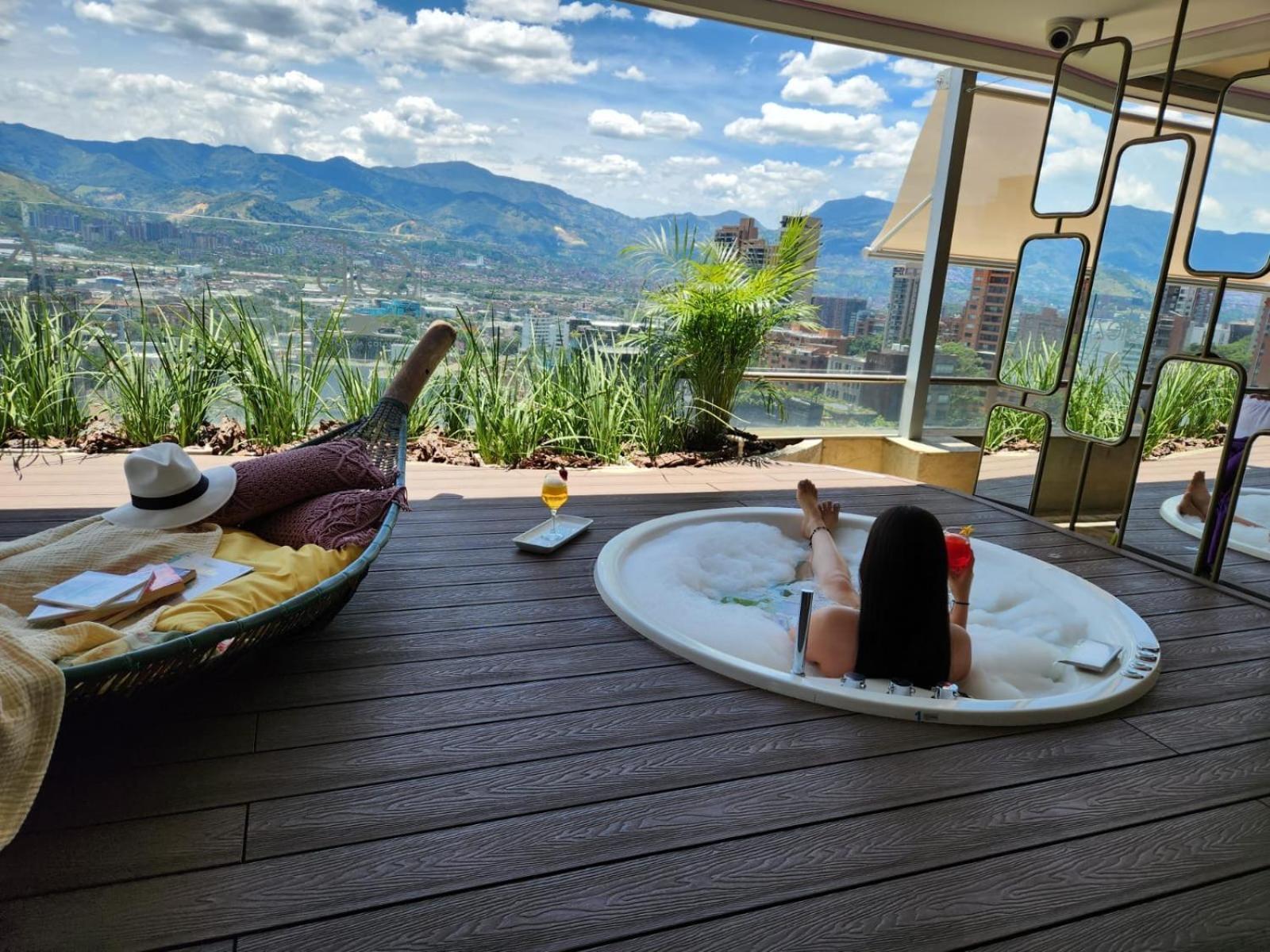 Diez Hotel Categoria Colombia Medellin Exterior photo A woman relaxing in a spa