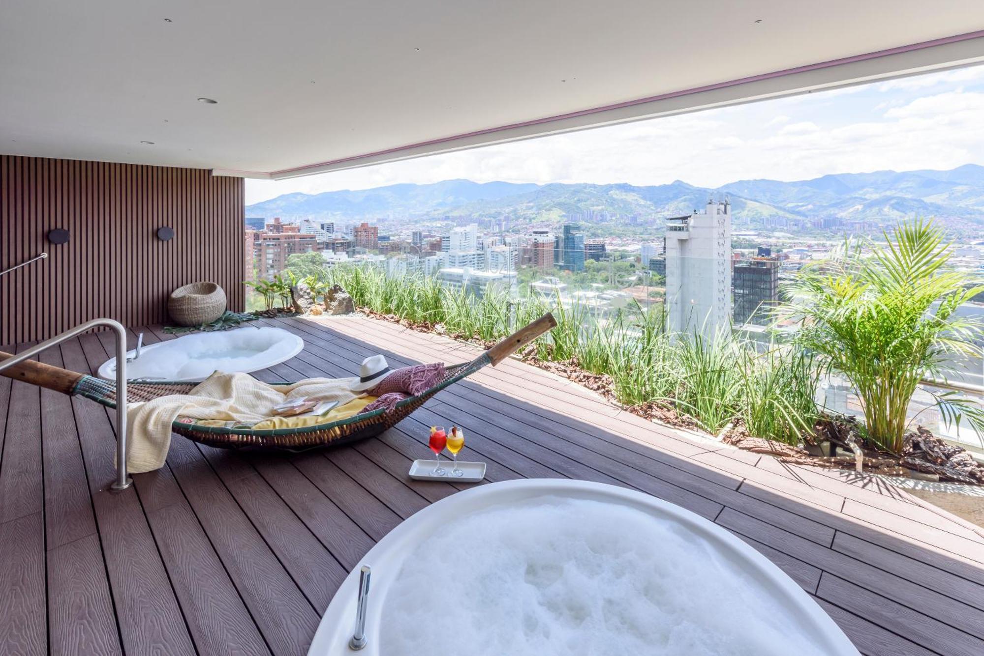 Diez Hotel Categoria Colombia Medellin Exterior photo The Spa at The Mira
