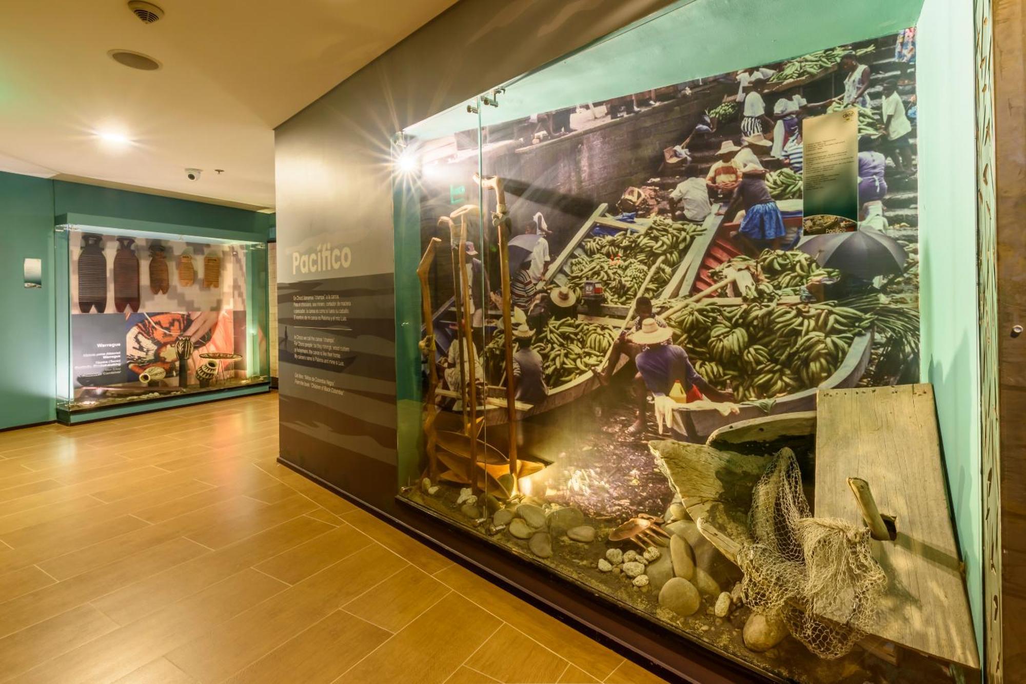 Diez Hotel Categoria Colombia Medellin Exterior photo The exhibition "The World of the Vikings"