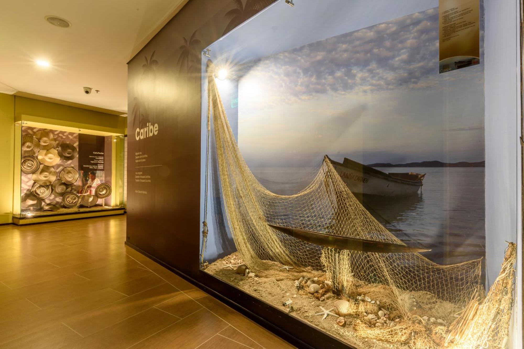 Diez Hotel Categoria Colombia Medellin Exterior photo The fishing net