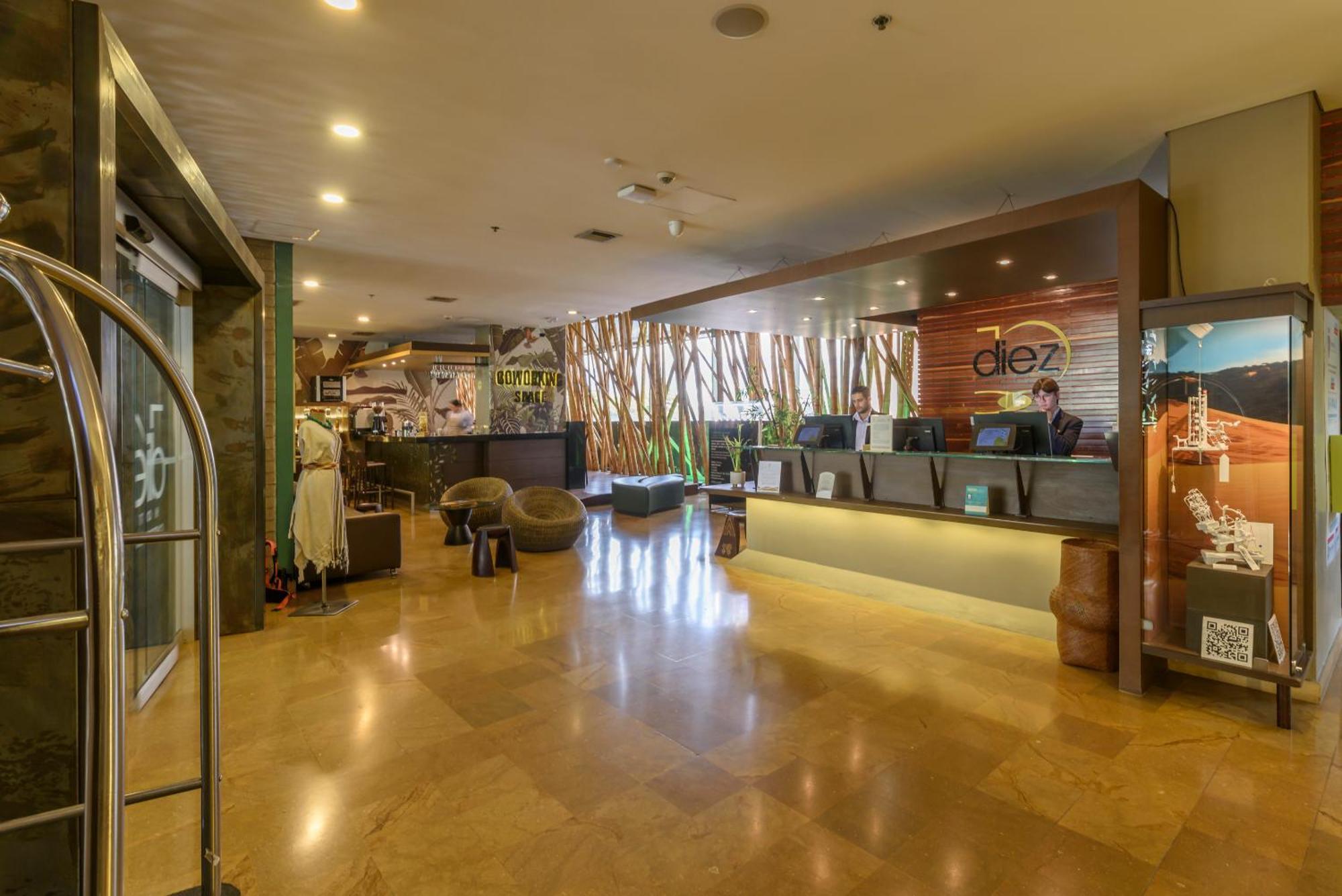 Diez Hotel Categoria Colombia Medellin Exterior photo Lobby