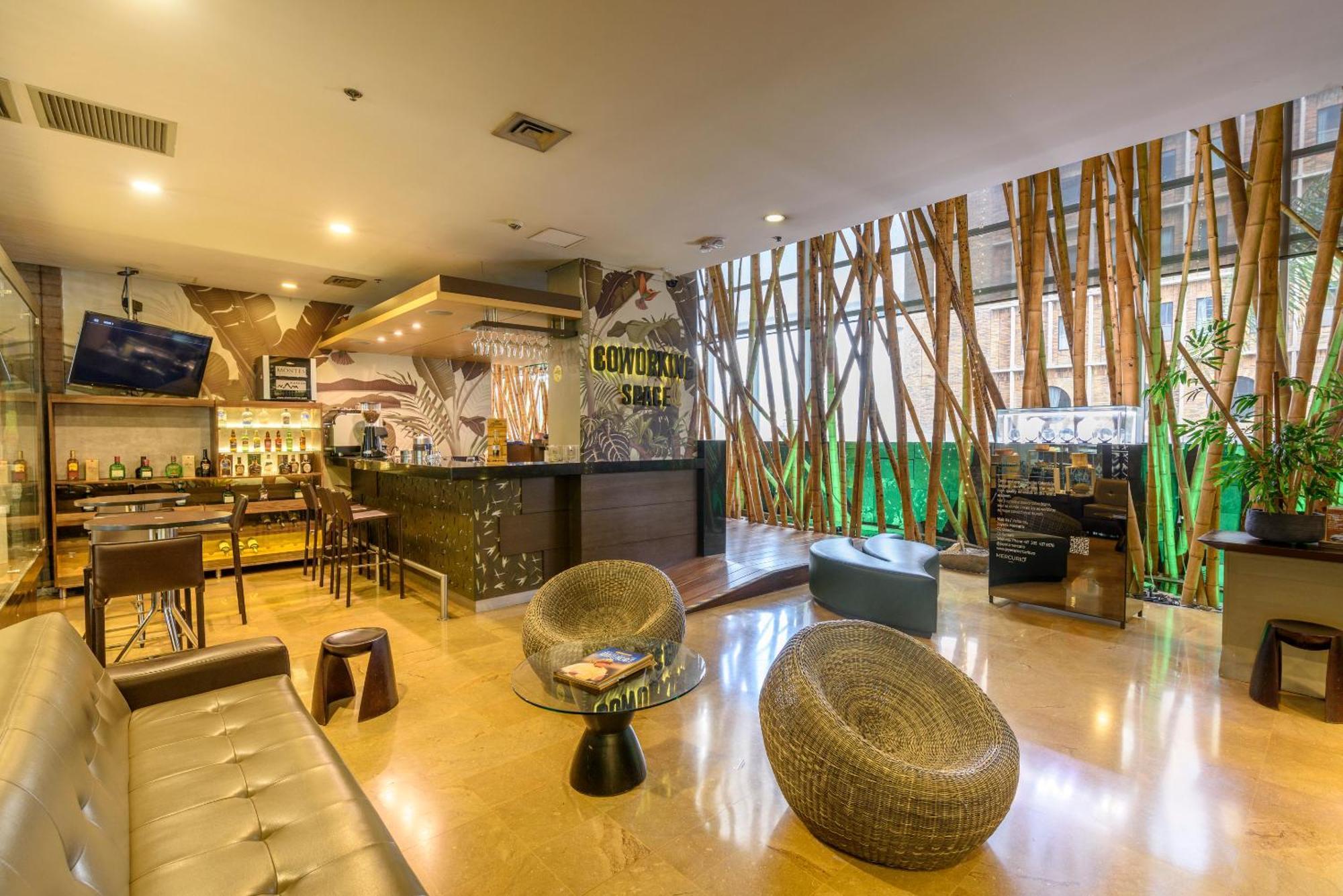 Diez Hotel Categoria Colombia Medellin Exterior photo The interior of the lounge