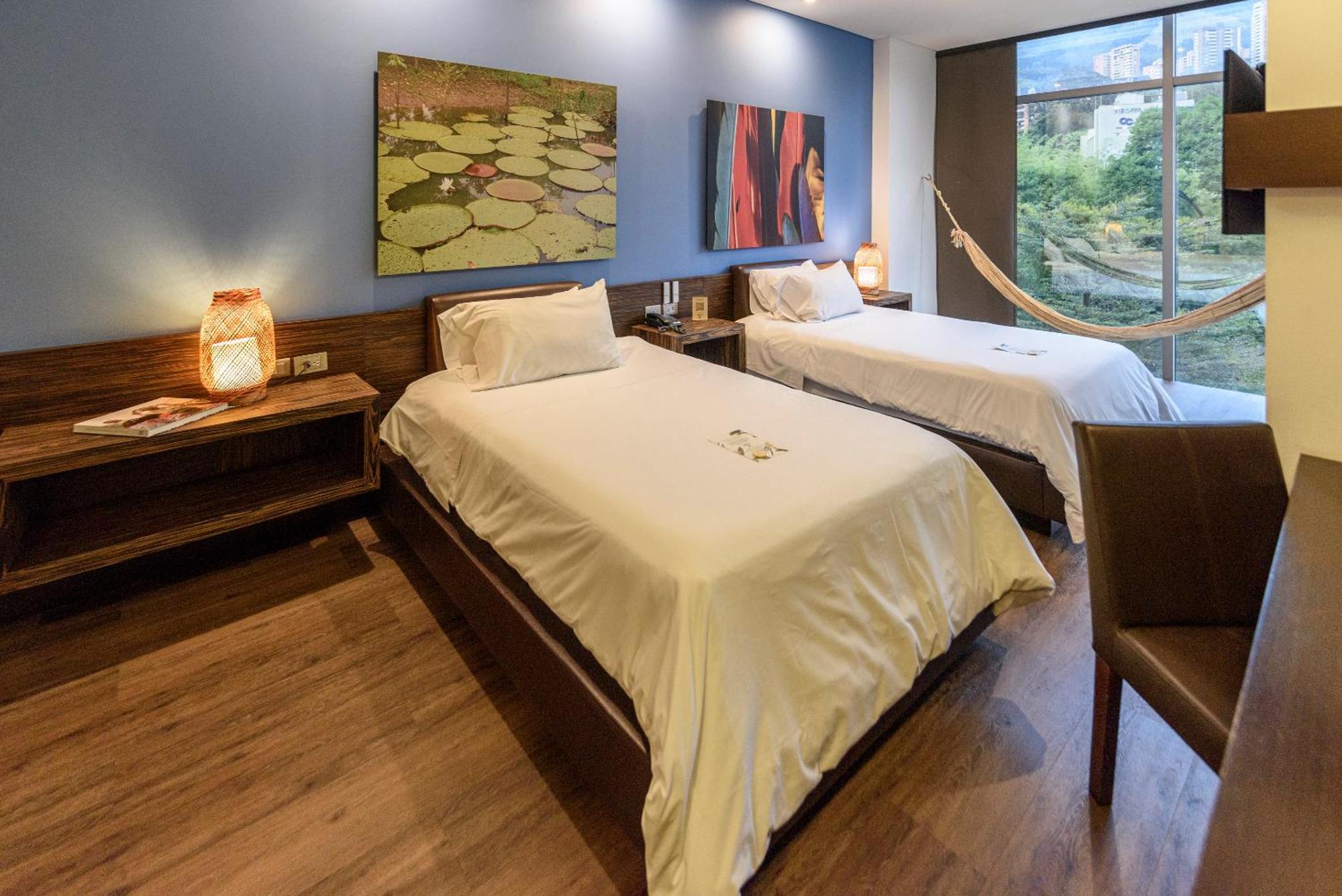 Diez Hotel Categoria Colombia Medellin Exterior photo A room at the hotel