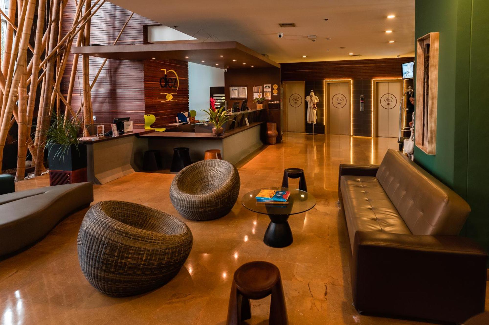 Diez Hotel Categoria Colombia Medellin Exterior photo Lobby
